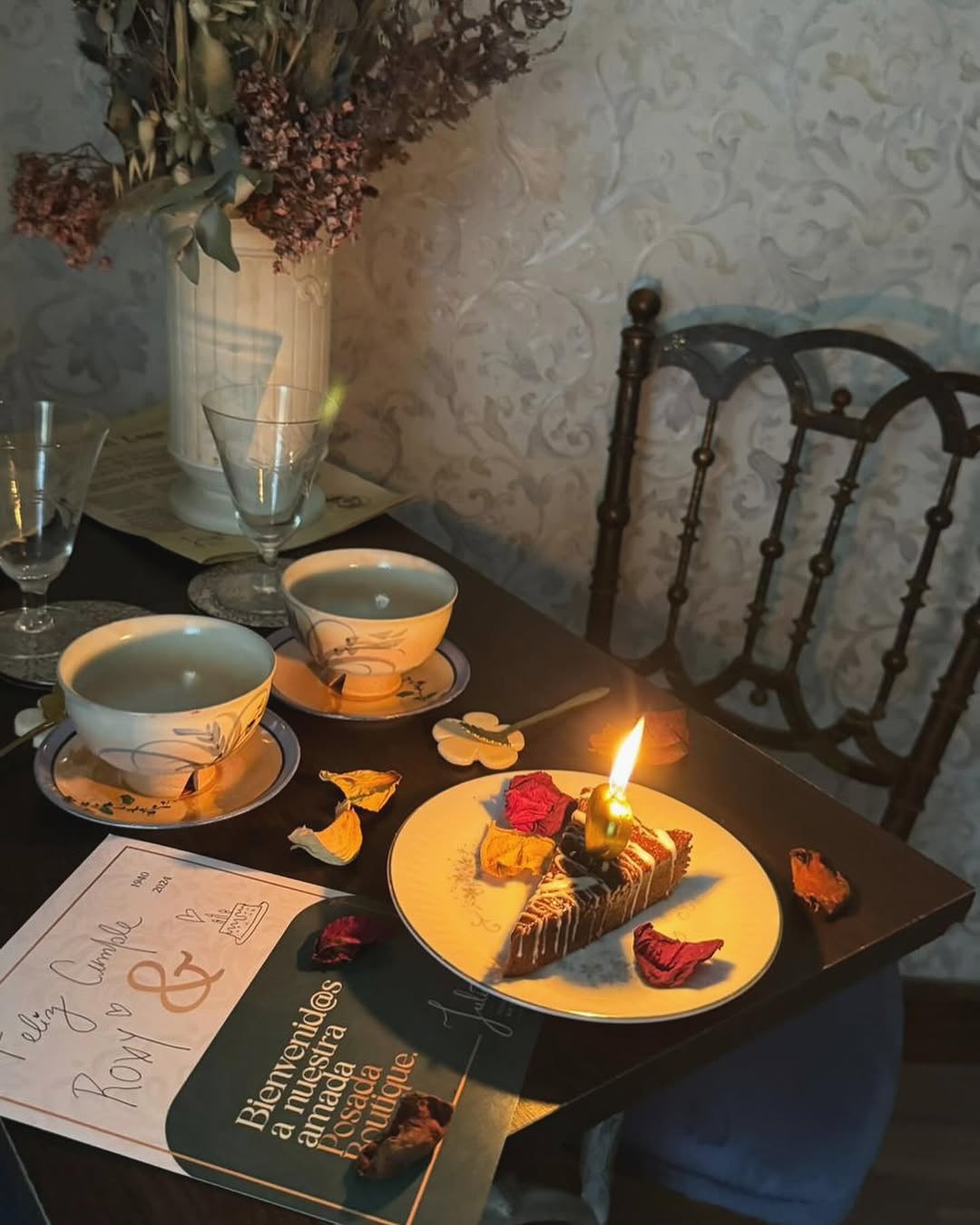 Domingo de detalles en Juliette 🪻 ️Nos encanta recibirlos en este viaje de época pensando en cada detalle de bienvenida & sus sabores, aromas y s (1)