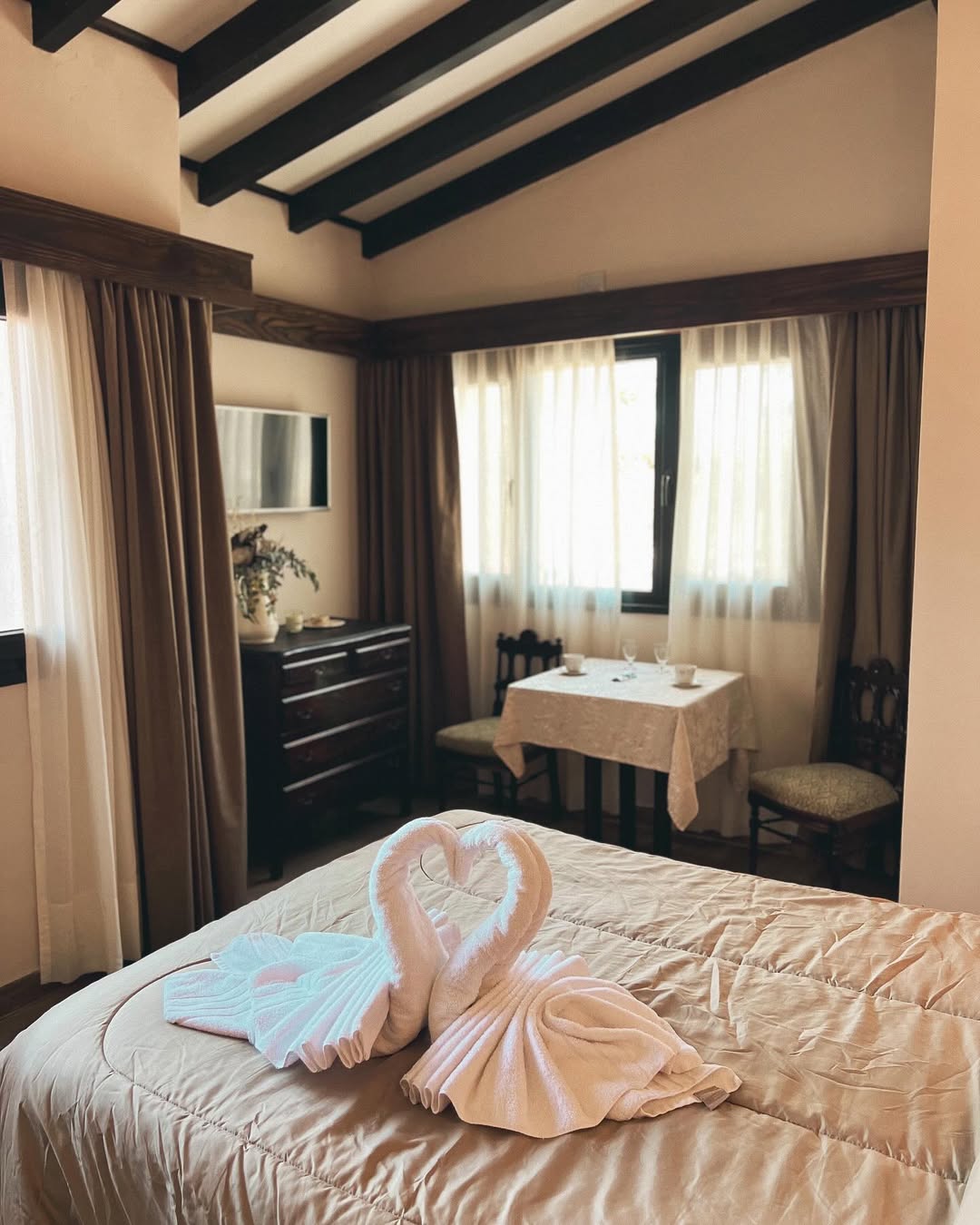 En Juliette recibimos Octubre con entusiasmo & energía ¡nos estamos preparando para los próximos fines de semana! Cada habitación tiene su toque má (2)