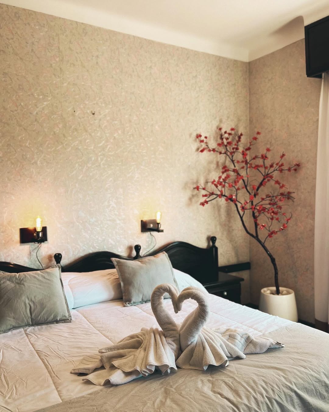 En Juliette recibimos Octubre con entusiasmo & energía ¡nos estamos preparando para los próximos fines de semana! Cada habitación tiene su toque mágico